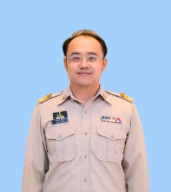 นายนิรันดร์ เดชสุทธิ์