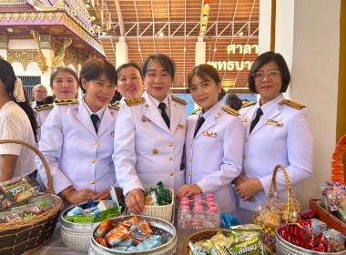พิธีทำบุญตักบาตร เพื่อถวายพระราชกุศล ... พารามิเตอร์รูปภาพ 6